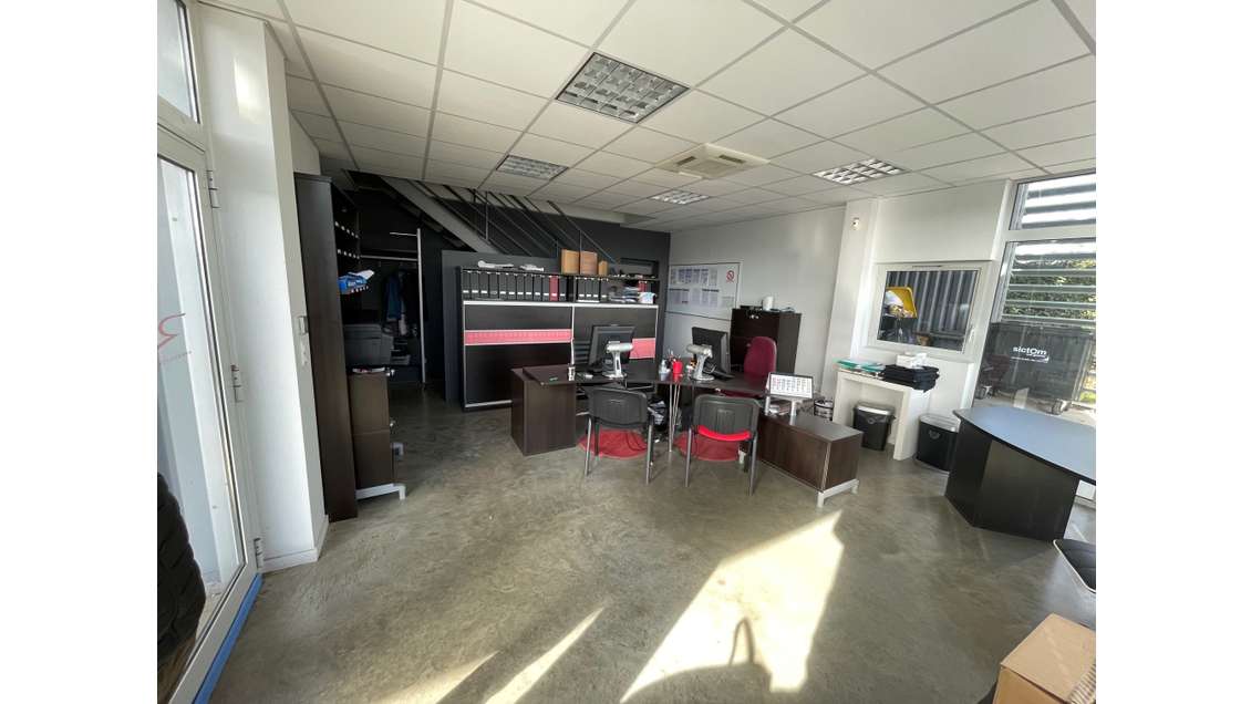 Vente local d'activité avec bureaux à Langon