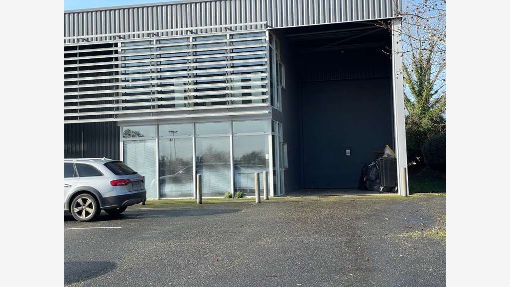 Vente local d'activité avec bureaux à Langon