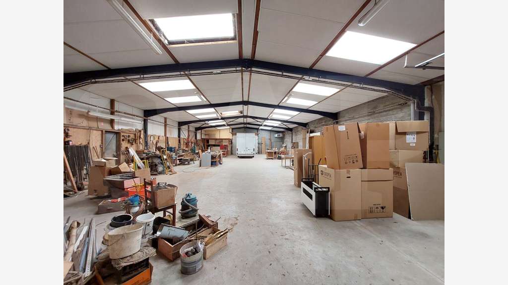 A vendre local d'activité 670m² à Languidic