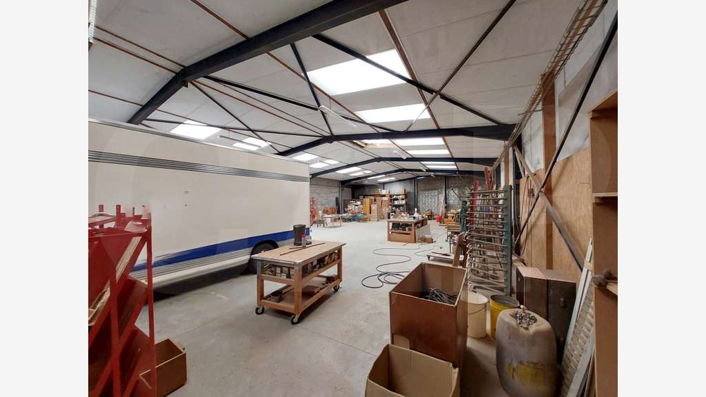 A vendre local d'activité 670m² à Languidic