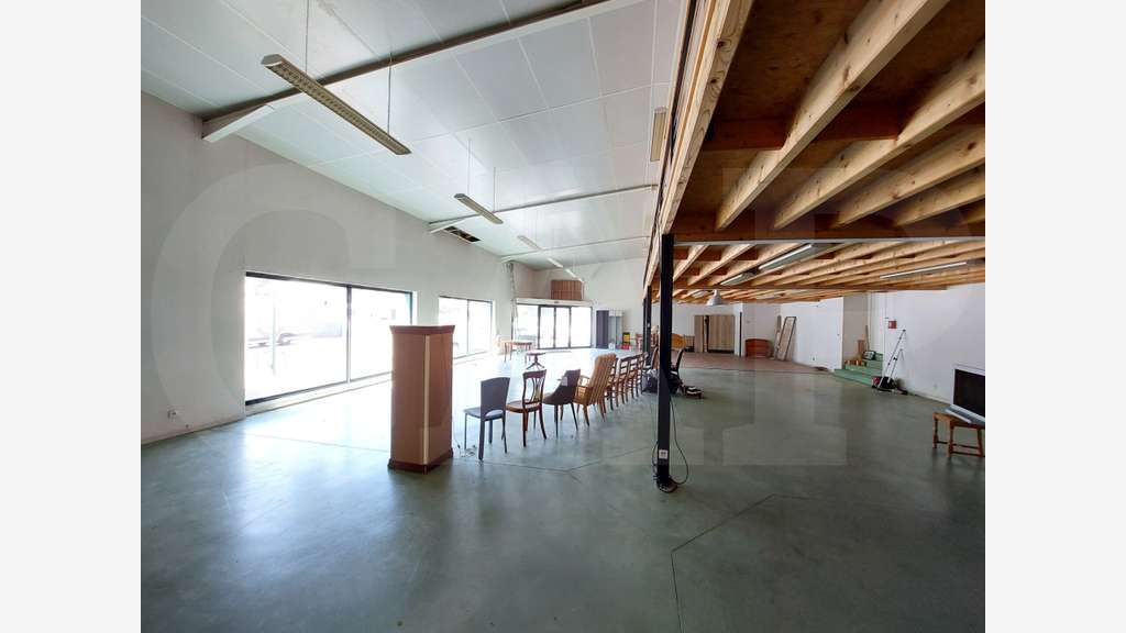 A vendre local d'activité 670m² à Languidic