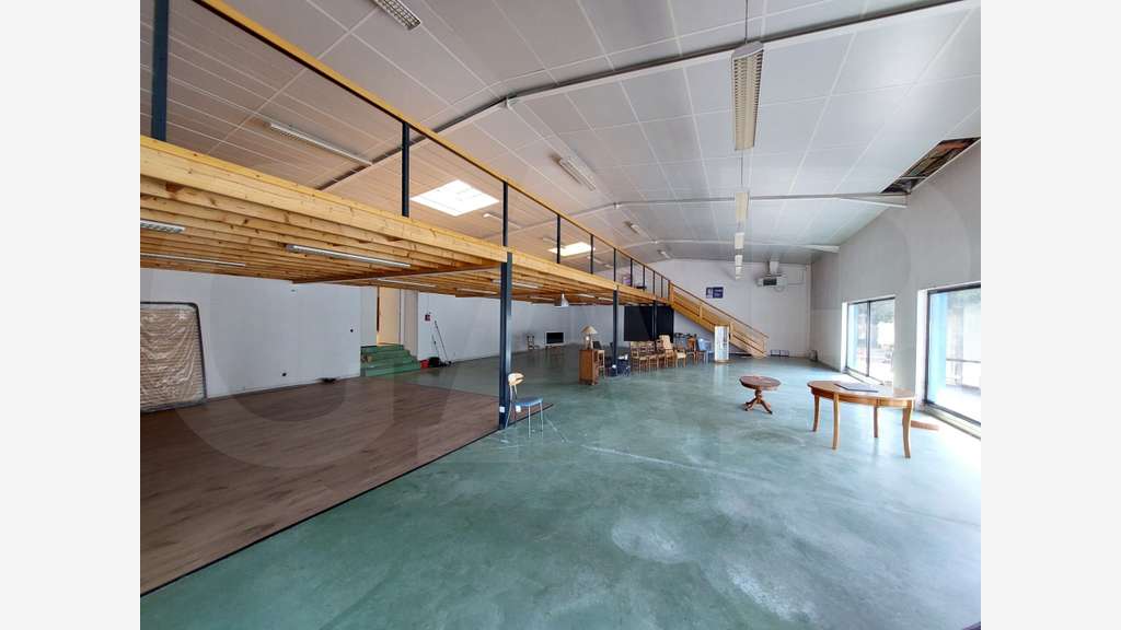 A vendre local d'activité 670m² à Languidic