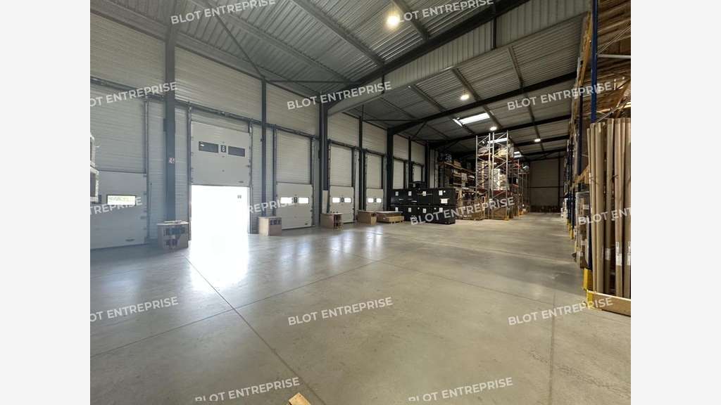A vendre local d'activités de 2620m² à Languidic