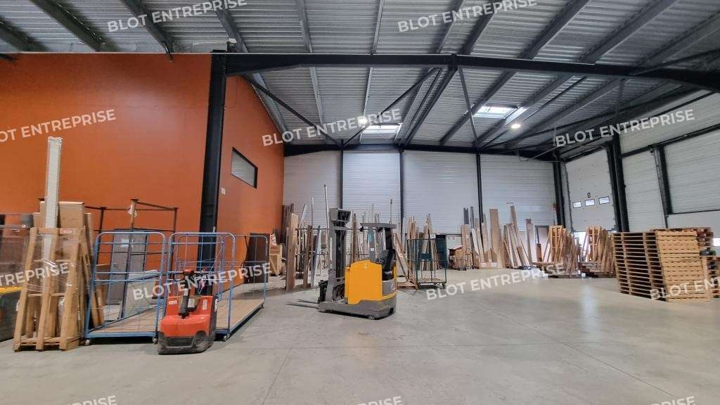 A vendre local d'activités de 2620m² à Languidic