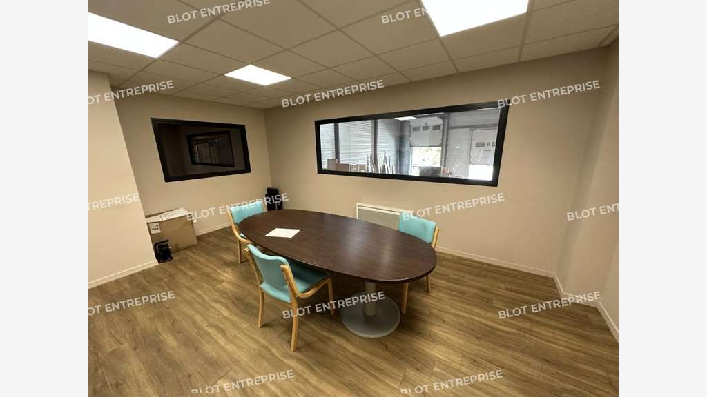 A vendre local d'activités de 2620m² à Languidic