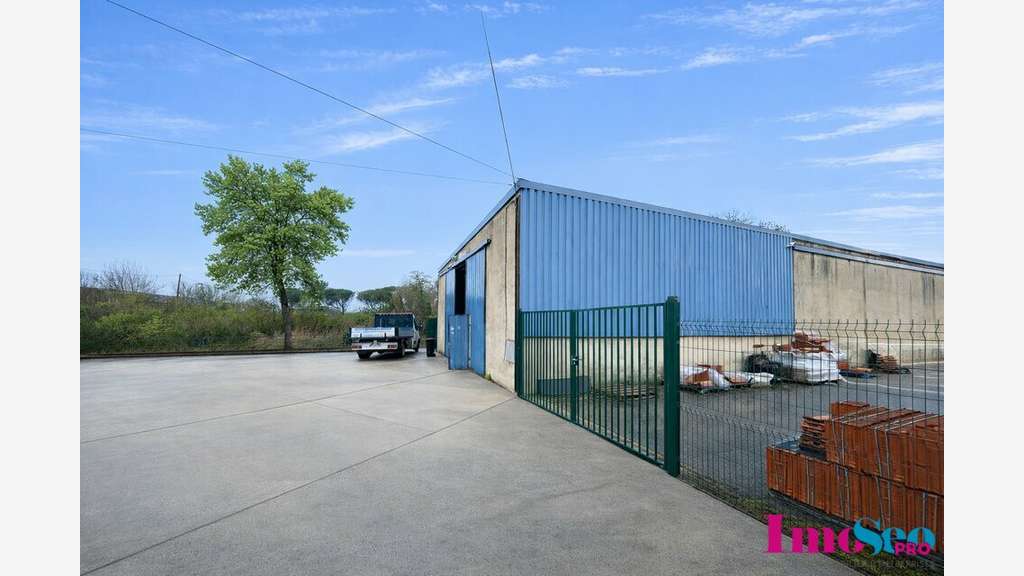 Entrepôt de 350m² à vendre en ZAC à Latresne