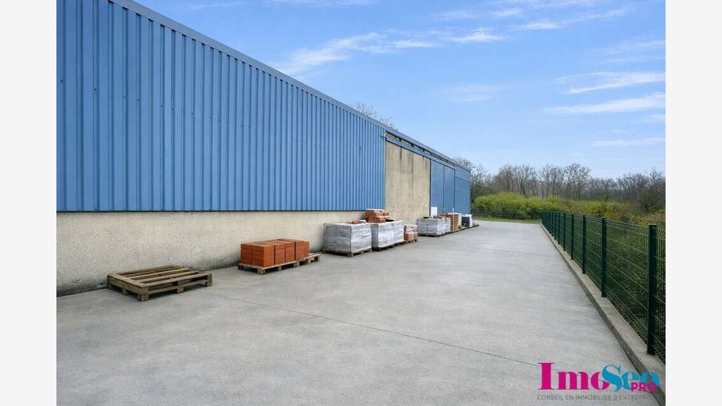Entrepôt de 350m² à vendre en ZAC à Latresne