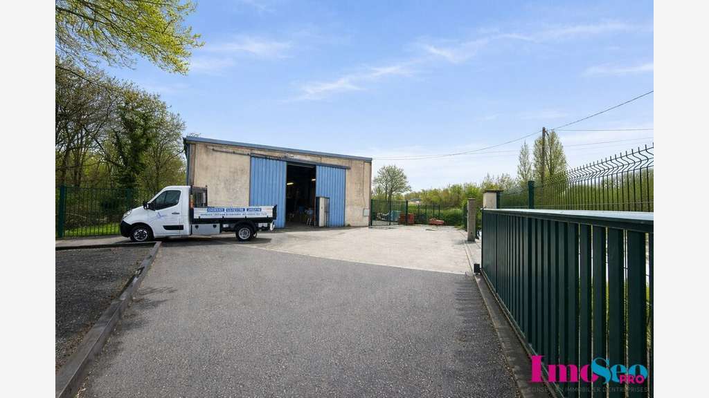 Entrepôt de 350m² à vendre en ZAC à Latresne