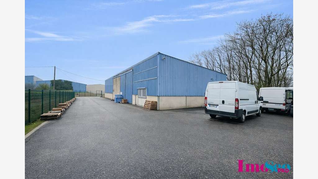 Entrepôt de 350m² à vendre en ZAC à Latresne