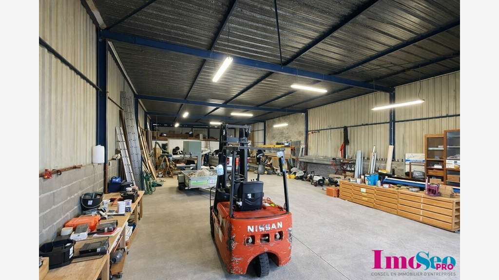 Entrepôt de 350m² à vendre en ZAC à Latresne
