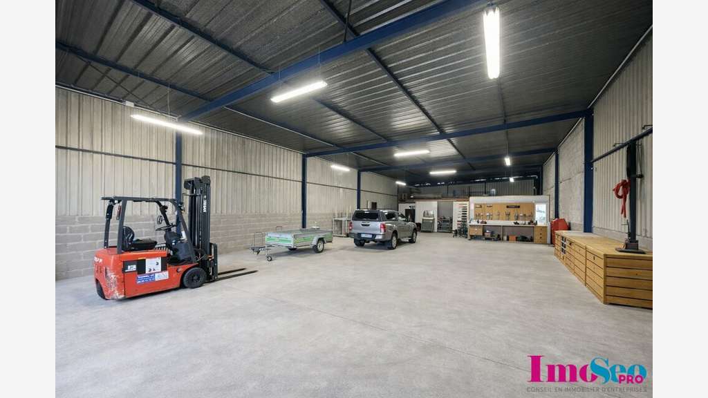 Entrepôt de 350m² à vendre en ZAC à Latresne