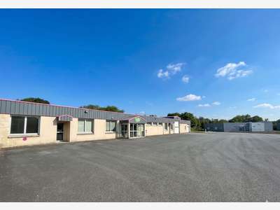 A vendre entrepôt avec bureaux 1 700m² à Laval