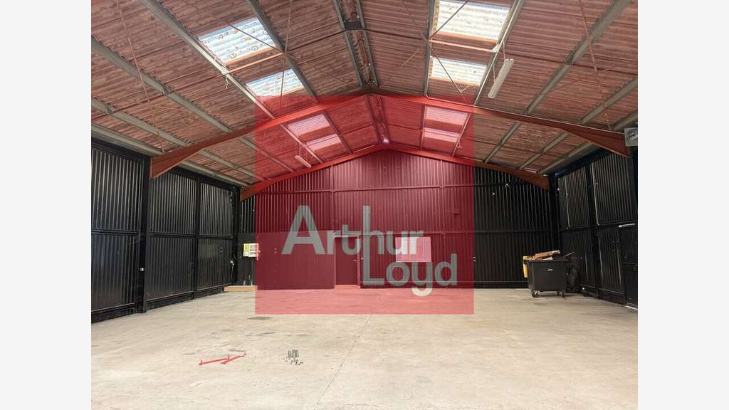Vente local d'activité 550m² avec logement Layrac