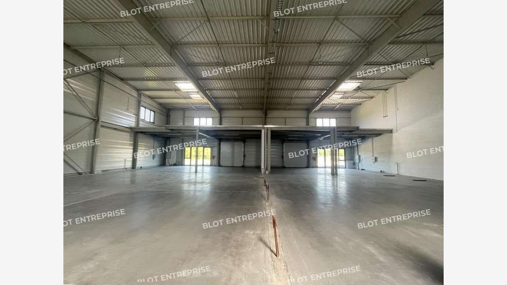 A vendre cellule 389m² au Bignon Parc de La Forêt