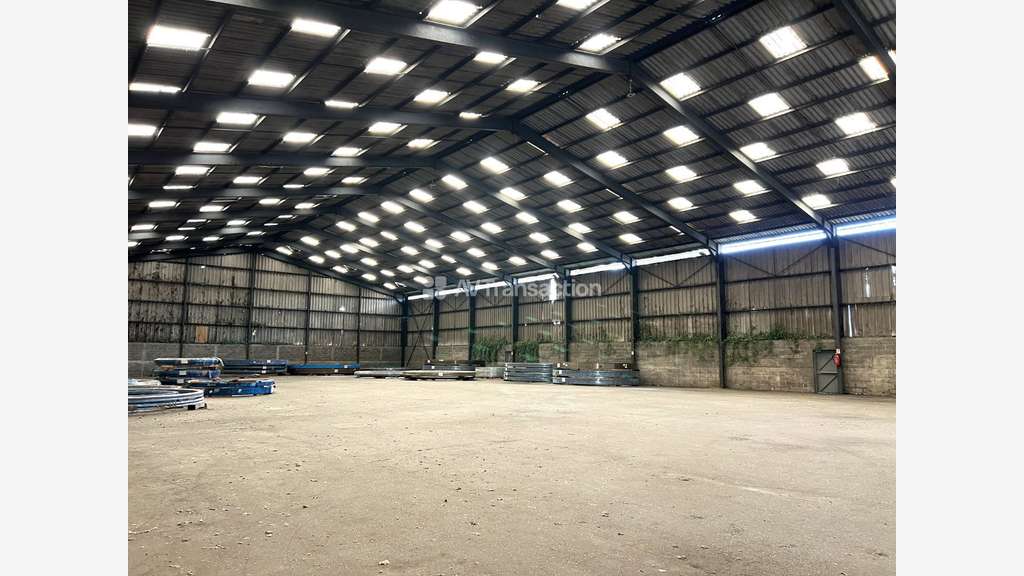 A Vendre , Rouen ( 76000 ) , entrepots 5610 m2