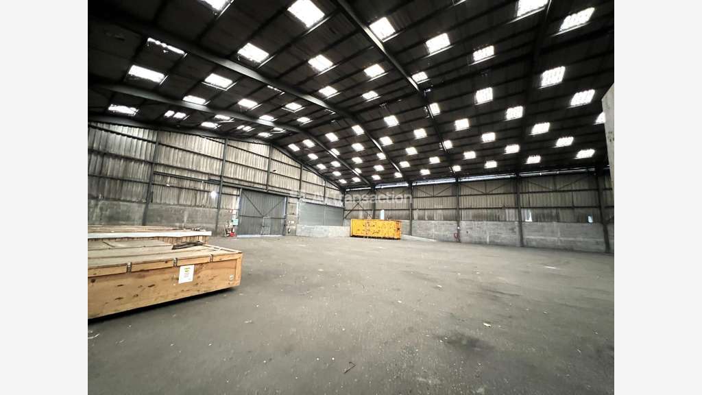A Vendre , Rouen ( 76000 ) , entrepots 5610 m2