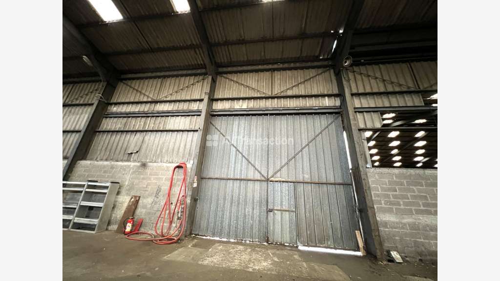 A Vendre , Rouen ( 76000 ) , entrepots 5610 m2