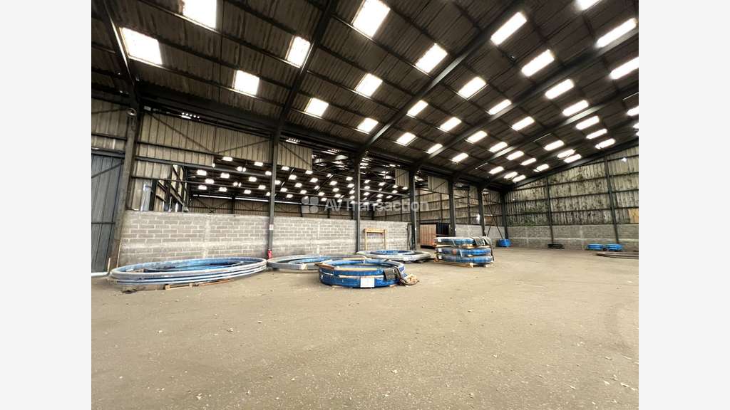 A Vendre , Rouen ( 76000 ) , entrepots 5610 m2