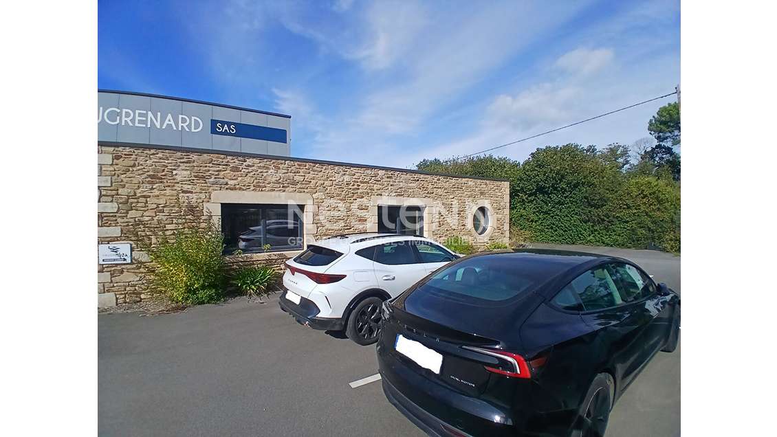 À vendre Local d'activité bureaux 741m² Le Guerno