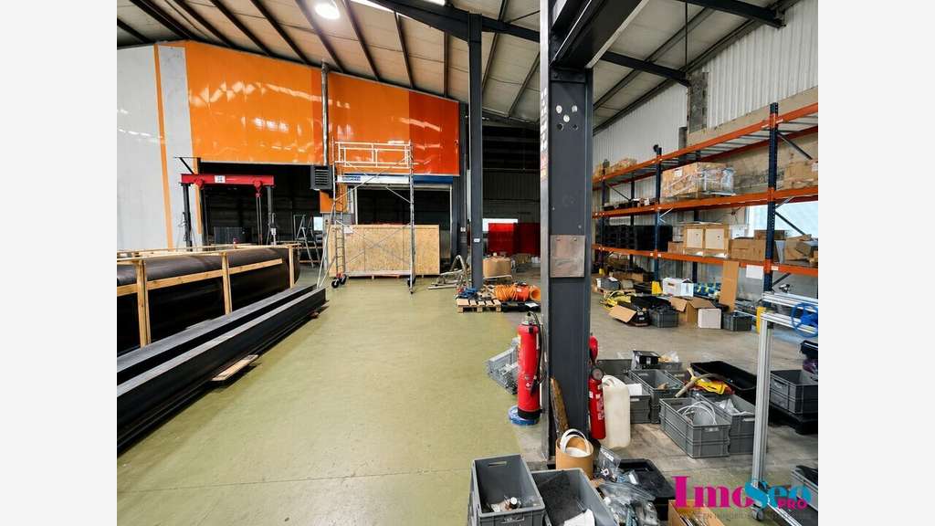 Local industriel 1620m² à vendre au Haillan