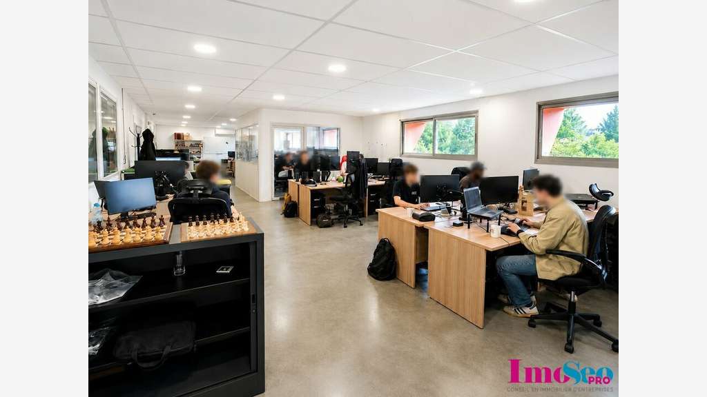 Local industriel 1620m² à vendre au Haillan