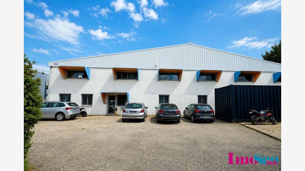 Local industriel 1620m² à vendre au Haillan