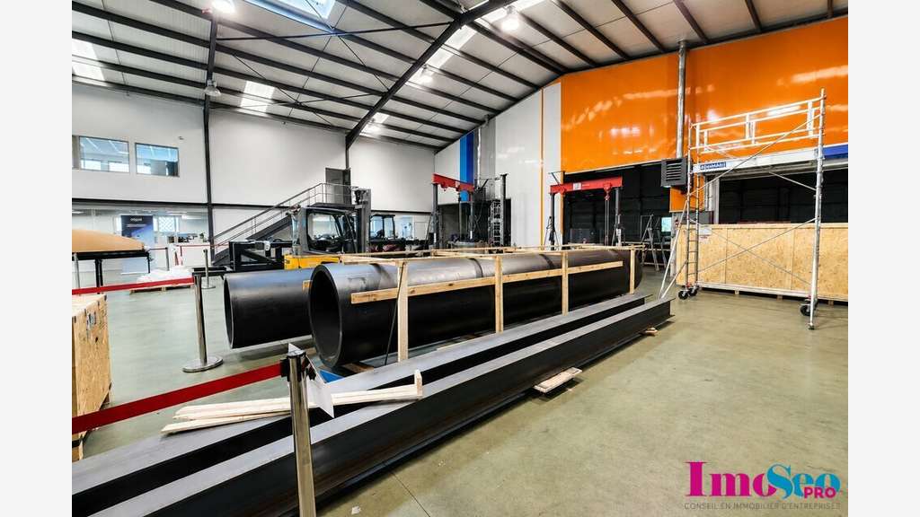 Local industriel 1620m² à vendre au Haillan