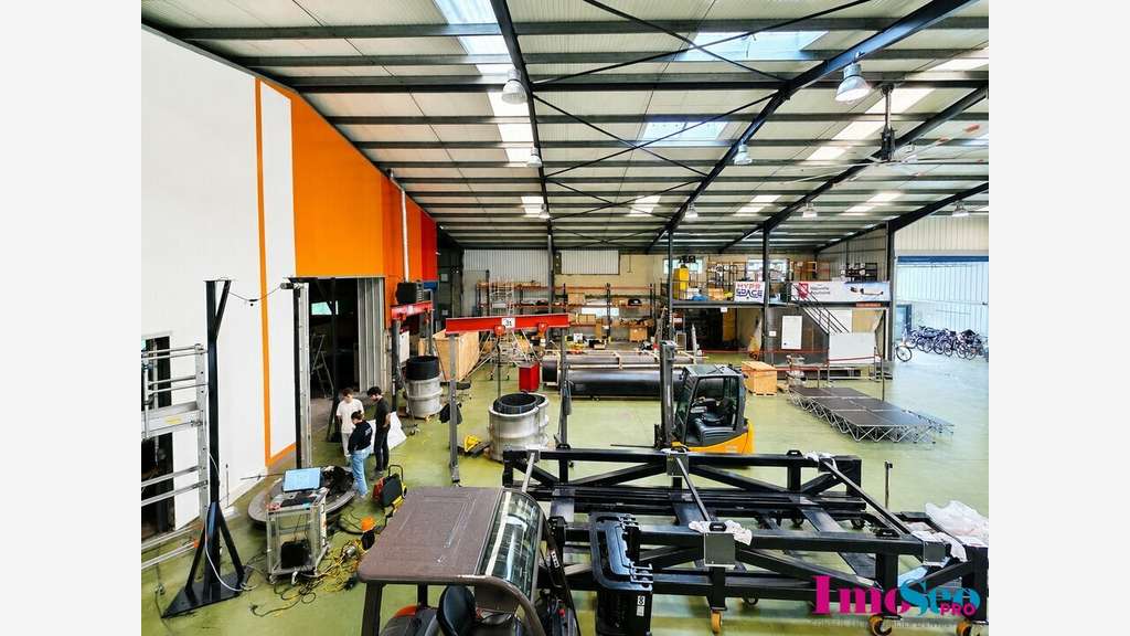 Local industriel 1620m² à vendre au Haillan