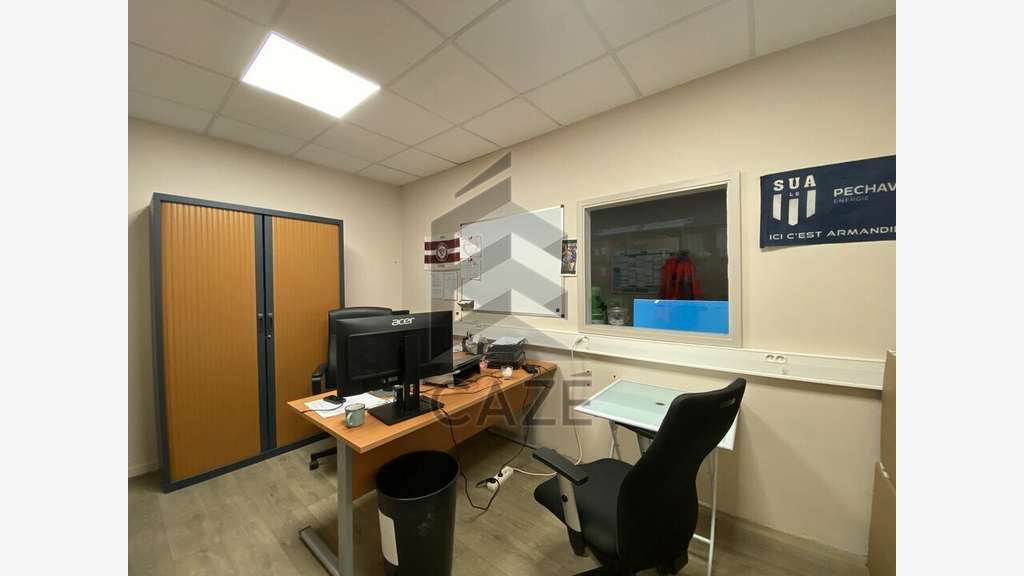 Cellule 240m² à vendre proche sortie 9 au Haillan