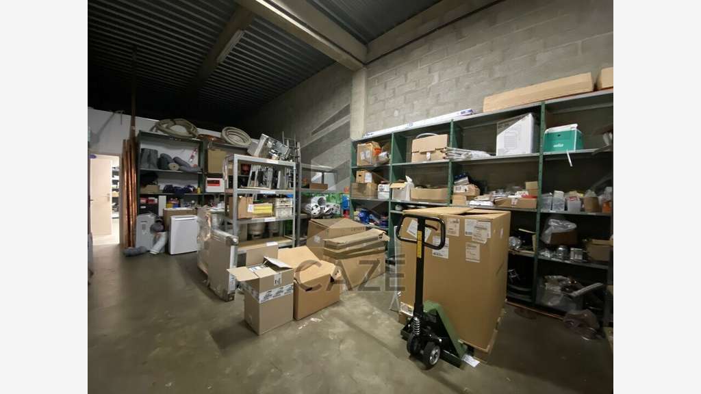 Cellule 240m² à vendre proche sortie 9 au Haillan