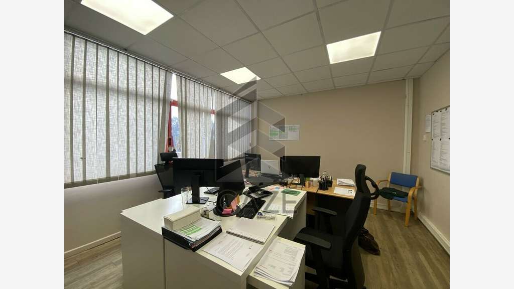 Cellule 240m² à vendre proche sortie 9 au Haillan