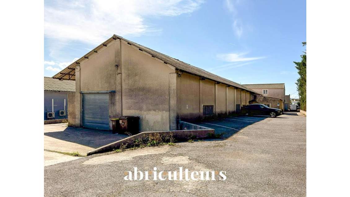 AV bâtiment industriel et commercial 800m² au Muy