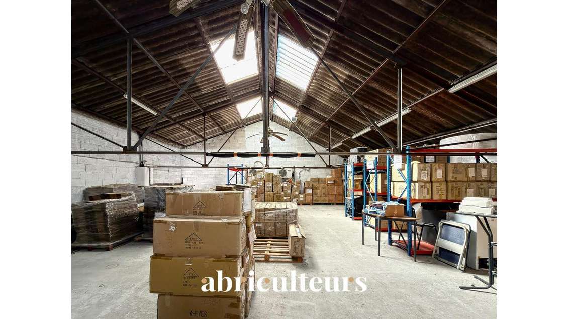 AV entrepôt & bâtiment commercial 695m² ZI le Muy