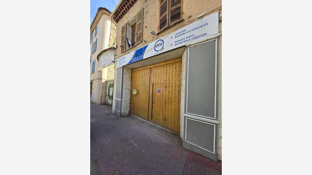 Vente local de stockage avec bureau 183m² Le Muy