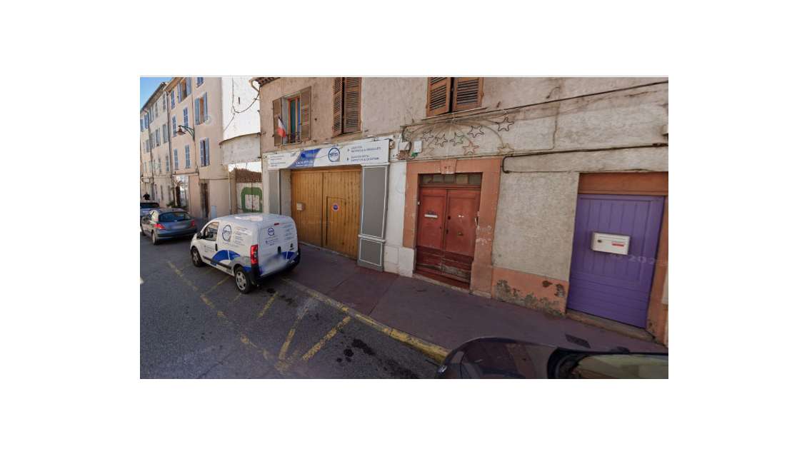 Local de stockage avec bureau - 183 m² - Le Muy