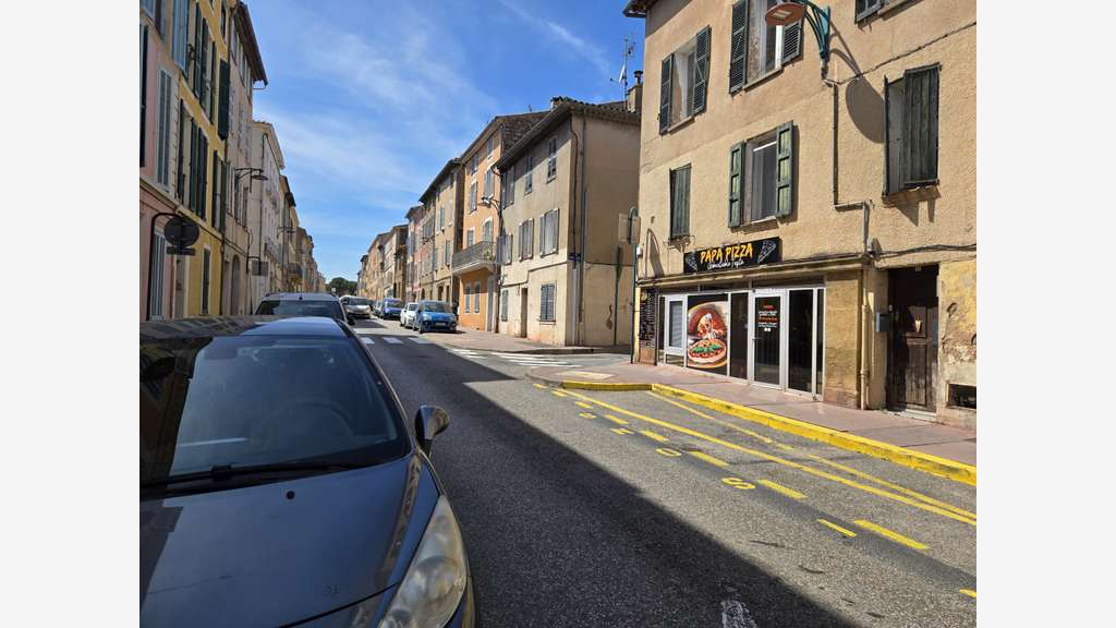 Vente local de stockage avec bureau 183m² Le Muy