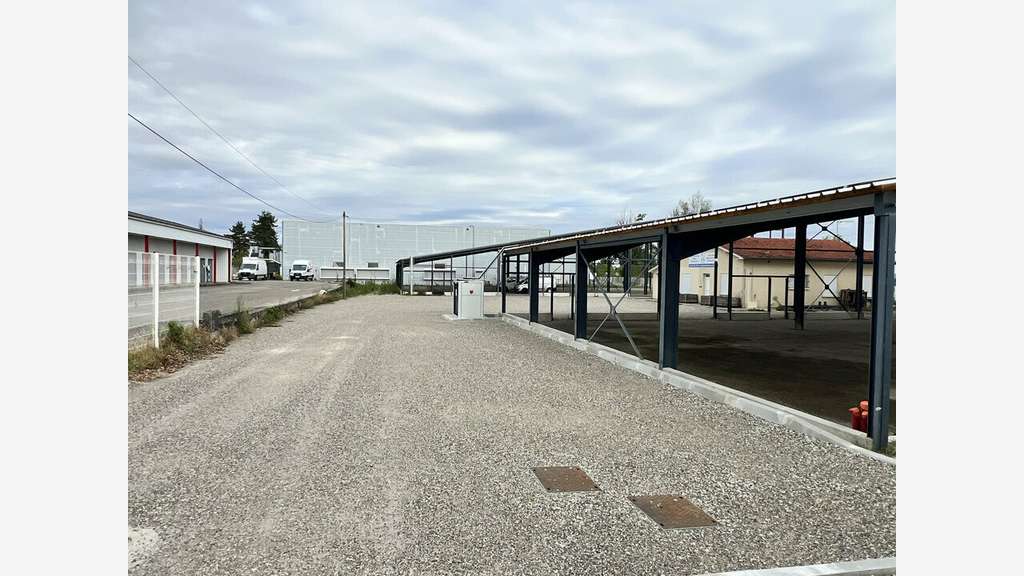 Locaux d'activité sur 3972m² à vendre Le Passage