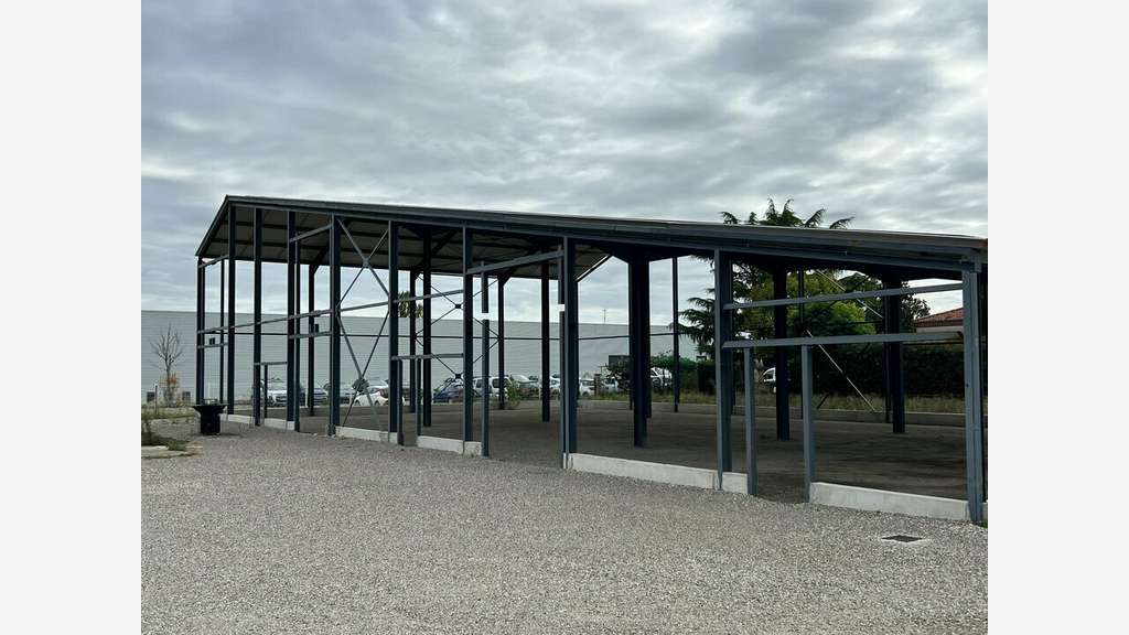 Locaux d'activité sur 3972m² à vendre Le Passage