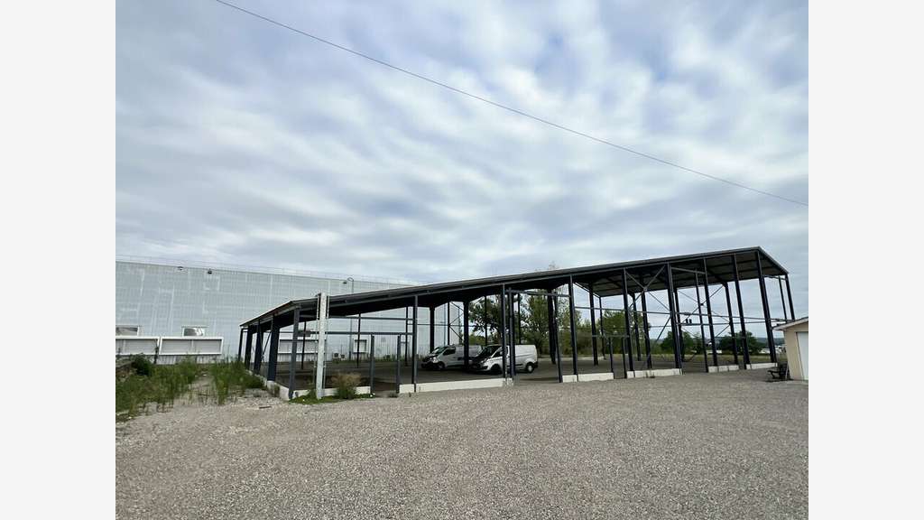 Locaux d'activité sur 3972m² à vendre Le Passage