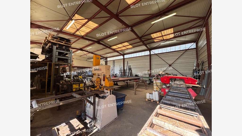 A vendre locaux d'activités 420m² Le Pellerin