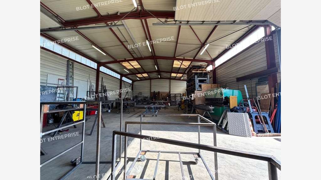 A vendre locaux d'activités 420m² Le Pellerin