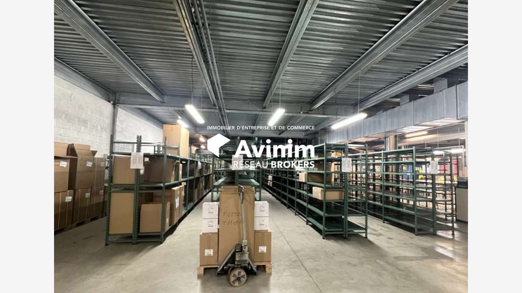 A vendre entrepôt 3100m² au Plessis Bouchard