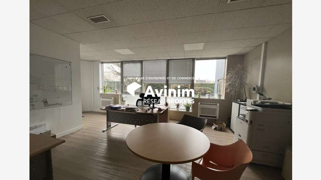 A vendre entrepôt 3100m² au Plessis Bouchard