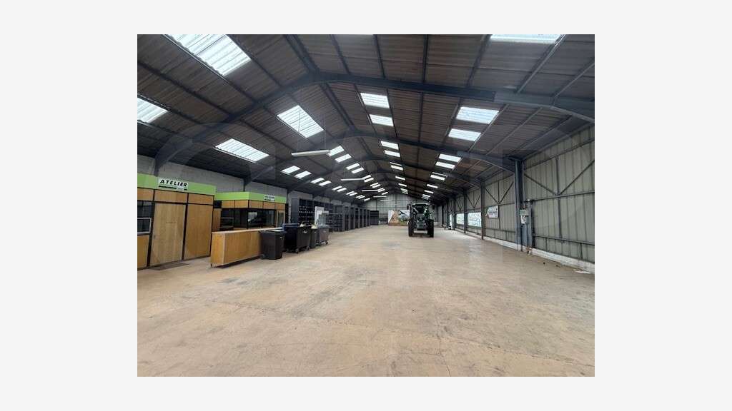 AV bâtiment d'activité 1620m² accès PL Le Rheu