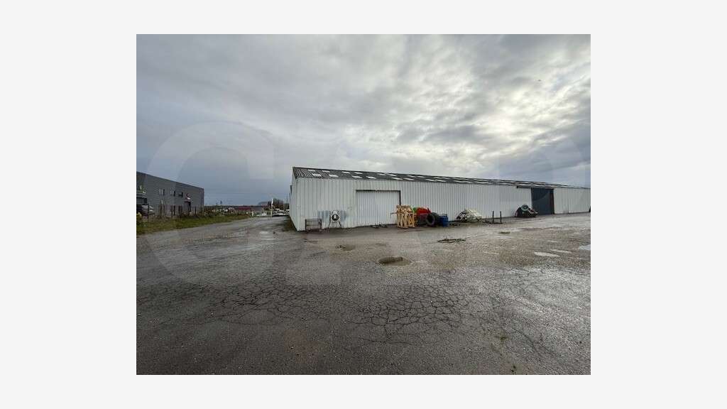 AV bâtiment d'activité 1620m² accès PL Le Rheu