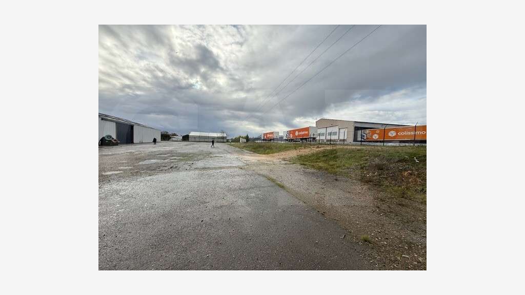 AV bâtiment d'activité 1620m² accès PL Le Rheu