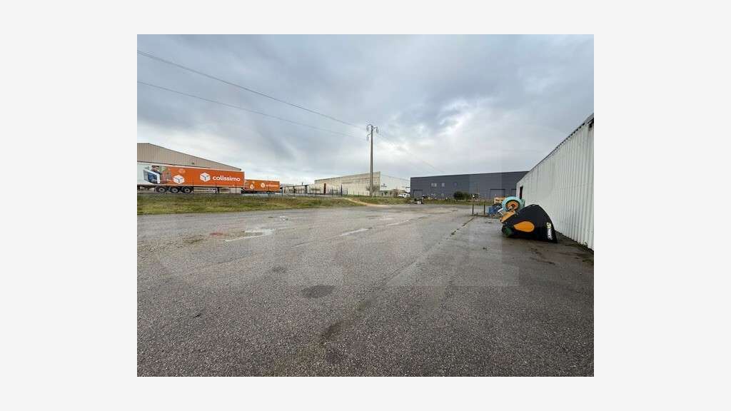 AV bâtiment d'activité 1620m² accès PL Le Rheu