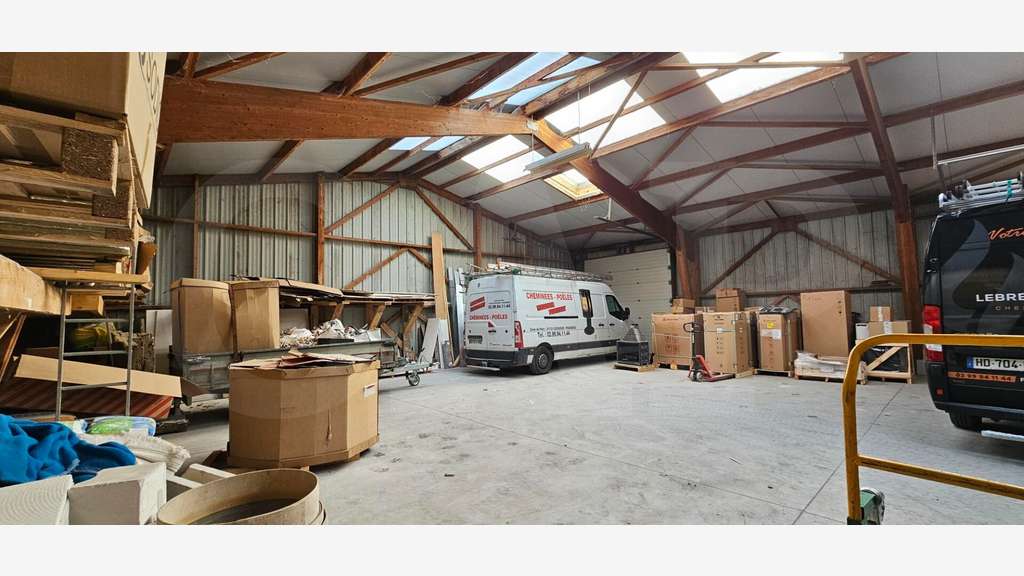 A vendre local commercial 510m² ZAC de Lécousse