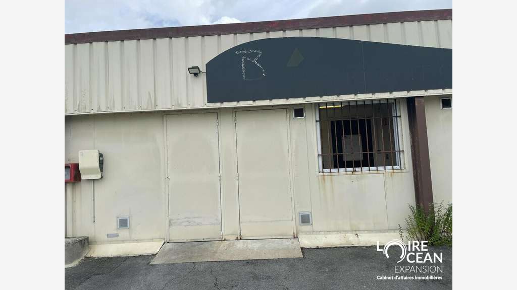 Bâtiment d'activité 462m² à vendre les Ponts-de-Cé