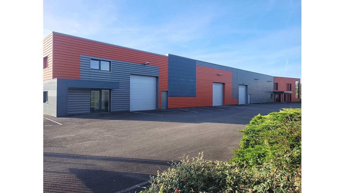 Av ensemble industriel de 1701m² Les Sorinières